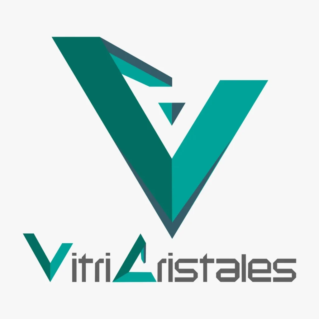 Redactores Alfa optimizando la web de VitriCristales