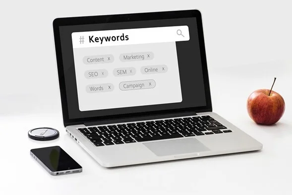 Revisando keywords en contenidos B2C y B2B con Redactores Alfa